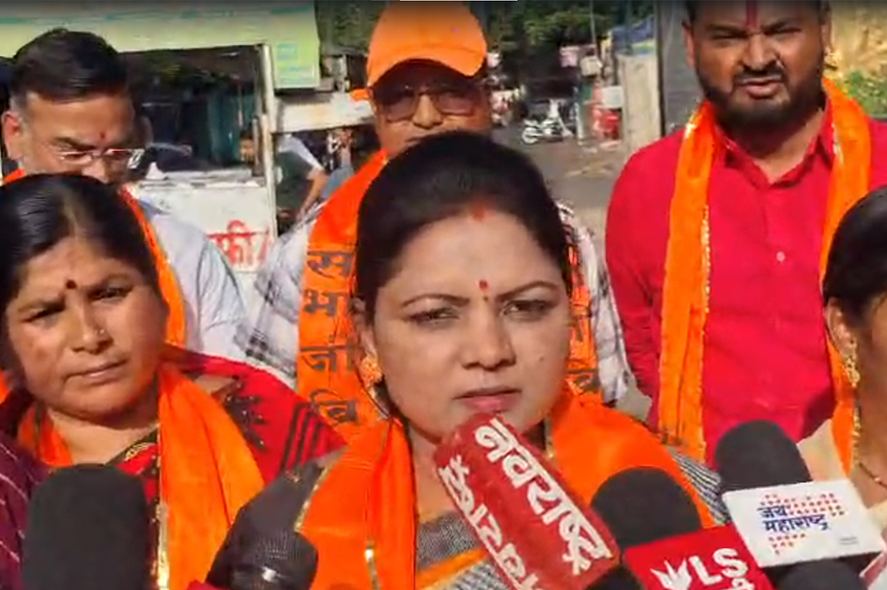 त्याचार प्रकरणी संभाजी ब्रिगेडचा संताप; सोलापूरात आरोपीचा पुतळा जाळून निषेध 